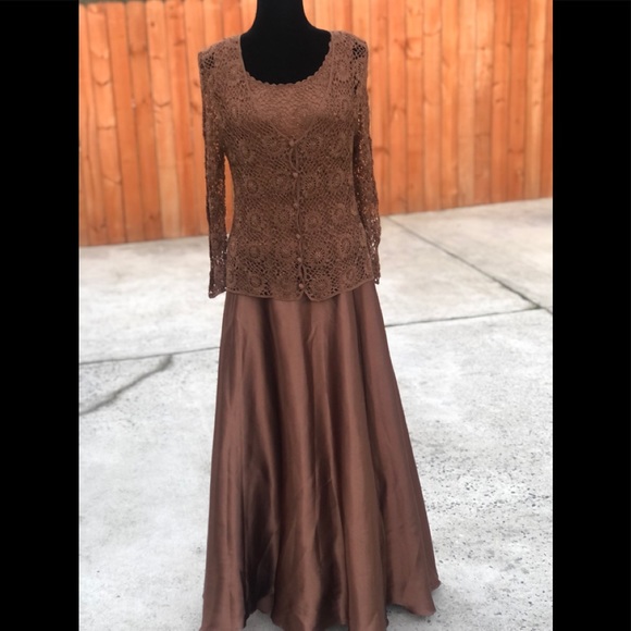 Dress - Picture 1 of 7